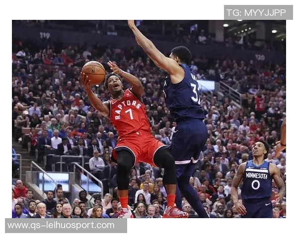 伦纳德高效表现助力球队胜利18投9中斩获21分7篮板4助攻1盖帽